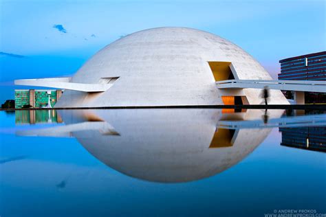  Construire le Brésil Moderne: L'Architecture du Futur : Un Déluge de Formes Audacieuses et de Visions Utopiques